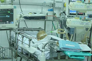 Vụ hai trẻ nghi bị tiêm thuốc diệt cỏ: Một trẻ đã tử vong