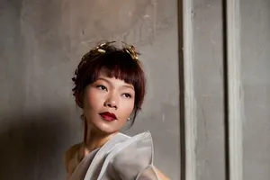 Hà Trần lần đầu gợi cảm dịp ra mắt album làm quà giáng sinh 