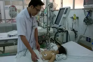 Bé 2 tuổi nguy kịch vì sặc thạch rau câu