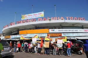 Tiểu thương chợ Đầm - Nha Trang đồng loạt bãi thị