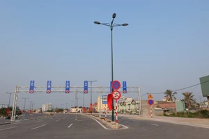 Hơn 1,5km đường Phạm Văn Đồng trước giờ thông xe