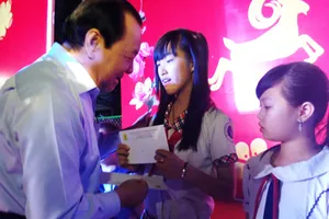 Ấm tình buổi họp mặt 500 ‘gia đình Công đoàn’