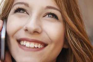 Điện thoại tiếp tay hủy hoại làn da như thế nào?