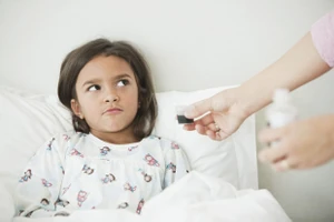 9 sai lầm nguy hại khi cho trẻ dùng thuốc