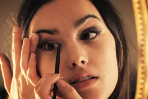 Dùng chì kẻ mí có thể làm hỏng mắt