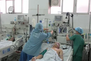 Ngành y tế: Đổi trang phục, đổi luôn thái độ làm việc