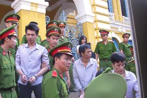 Ba tháng thực hiện 21 vụ chém người, cướp xe