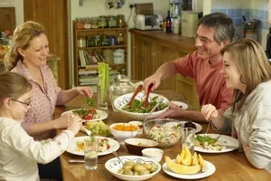 5 lý do bạn nên ăn tối trước 19h