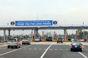 Hai vụ tai nạn liên tiếp, cao tốc Long Thành ùn xe hơn 3 giờ