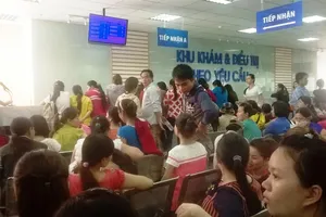 Bệnh viện quá tải người đến thăm khám sau nghỉ lễ 