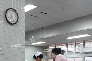 Mang máy xay thịt đi... cấp cứu