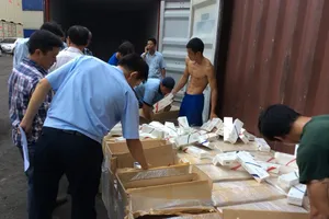 Nhập thuốc lá lậu bằng container