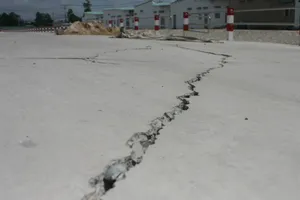 Kênh Ba Bò mới đưa vào sử dụng đã có dấu hiệu hư hỏng