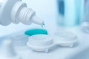 Những tác hại khi đeo kính áp tròng