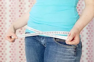 Quần jean bó sát gây tăng cân, tê liệt cơ bắp