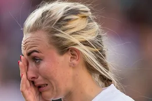 HLV Mark Sampson: ‘Laura trở về Anh như một người hùng’