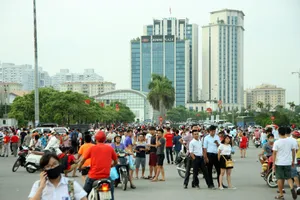 Trước trận Việt Nam-Man City: Khán giả đổ dồn về sân vận động Mỹ Đình 