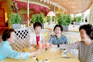 Phụ nữ Nhật chi tiêu rộng tay khi về già