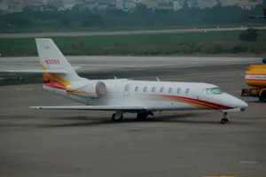 Chuyên cơ riêng bị xe đầu kéo đâm rách cánh tại sân bay Đà Nẵng