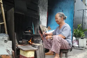 Bếp lửa giữ hồn quê nơi phố thị