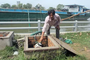 Nước cung cấp qua ghe, sà lan luôn được giám sát