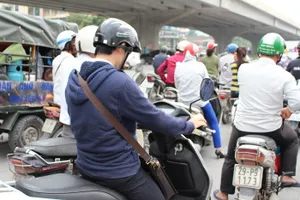 Hà Nội đón đợt gió lạnh đầu mùa