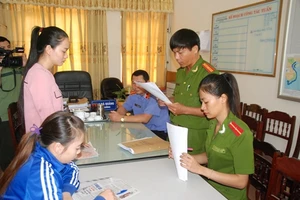 Khởi tố 2 bảo mẫu hành hạ trẻ ở mầm non Sơn Ca 