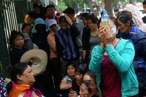 Thực hư chuyện ‘thánh cô’ trị bách bệnh trước cổng Bệnh viện K