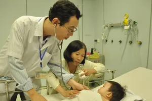 Hi hữu bé ngạt nước 10 phút được cứu sống