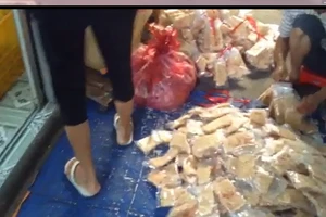 Cận cảnh 'công nghệ' sản xuất cơm cháy chà bông