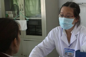 Đề xuất mua bảo hiểm y tế cho người nhiễm HIV/AIDS 