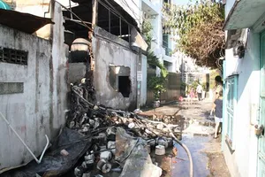 Cháy xưởng dệt: Hai công nhân bị bỏng toàn thân