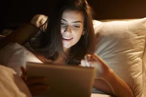 Đọc sách ban đêm trên thiết bị điện tử không tốt cho sức khỏe 