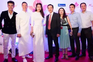 Đàm Vĩnh Hưng, Lê Cát Trọng Lý hát bế mạc ‘Liên hoan phim Việt Nam 19’