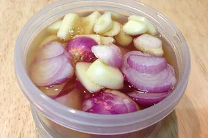 Có nên trị ho bằng siro mật ong, hành tím và tỏi?