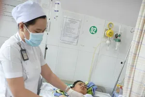 Cứu sống bệnh nhân bị xe tải 15 tấn cán ngang người