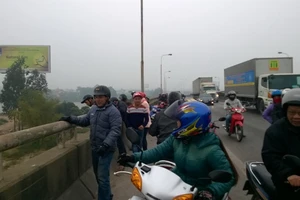 Hai người đàn ông nhảy cầu Phú Lương tự tử