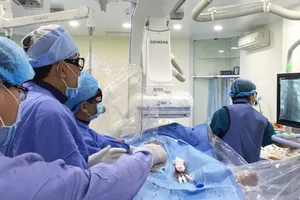 Điều dưỡng nói người nhà bệnh nhân... ‘người đâu lì như trâu’