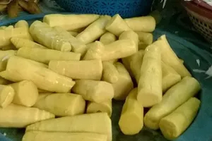 Vì sao chưa thể phạt hộ kinh doanh thực phẩm có chất vàng ô?