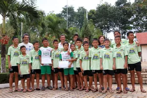 Hai cầu thủ nhí trúng tuyển Học viện NutiFood