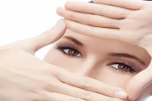 Infographic: 10 loại thực phẩm cực tốt cho mắt