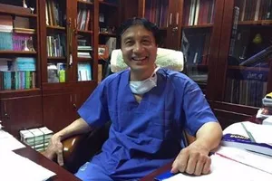BV Việt Đức ủng hộ GS Trịnh Hồng Sơn ở lại