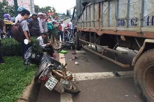 Xe tải tông liên hoàn, 1 phụ nữ bị cán nát chân