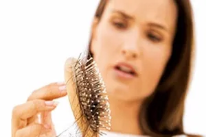 Rụng tóc có phải do thiếu chất?