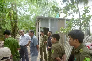 Người đàn ông chết bất thường trước quán cà phê