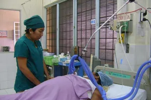 Cứu sống bệnh nhân mang khối u xơ nặng gần 4 kg