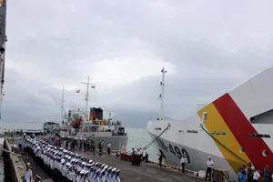 Chở mùa xuân ra đảo Trường Sa