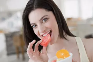 Ăn trái cây trước và sau bữa cơm, ngon rồi... sao nữa?