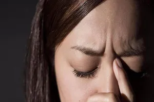 7 dấu hiệu nguy hiểm từ những cơn đau đầu bất thường