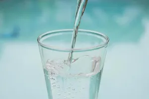 5 cách uống nước nguy hiểm khôn lường